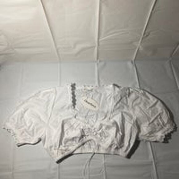 White top - Picture 1 of 2